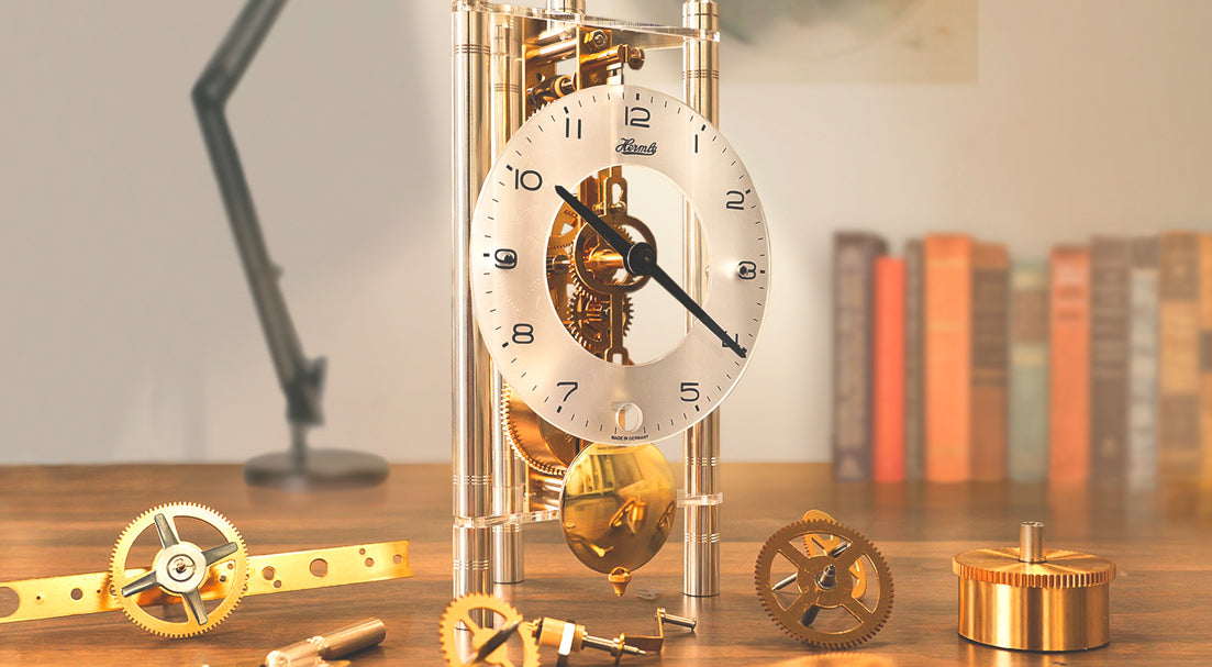 Hermle Tempus desk ONE 置時計 Modern Brass Buffalo World Map Timezone Table Clock – Hermle North