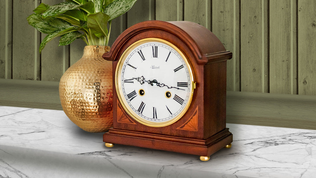 Interior design trend 2025: mantel clock revival!