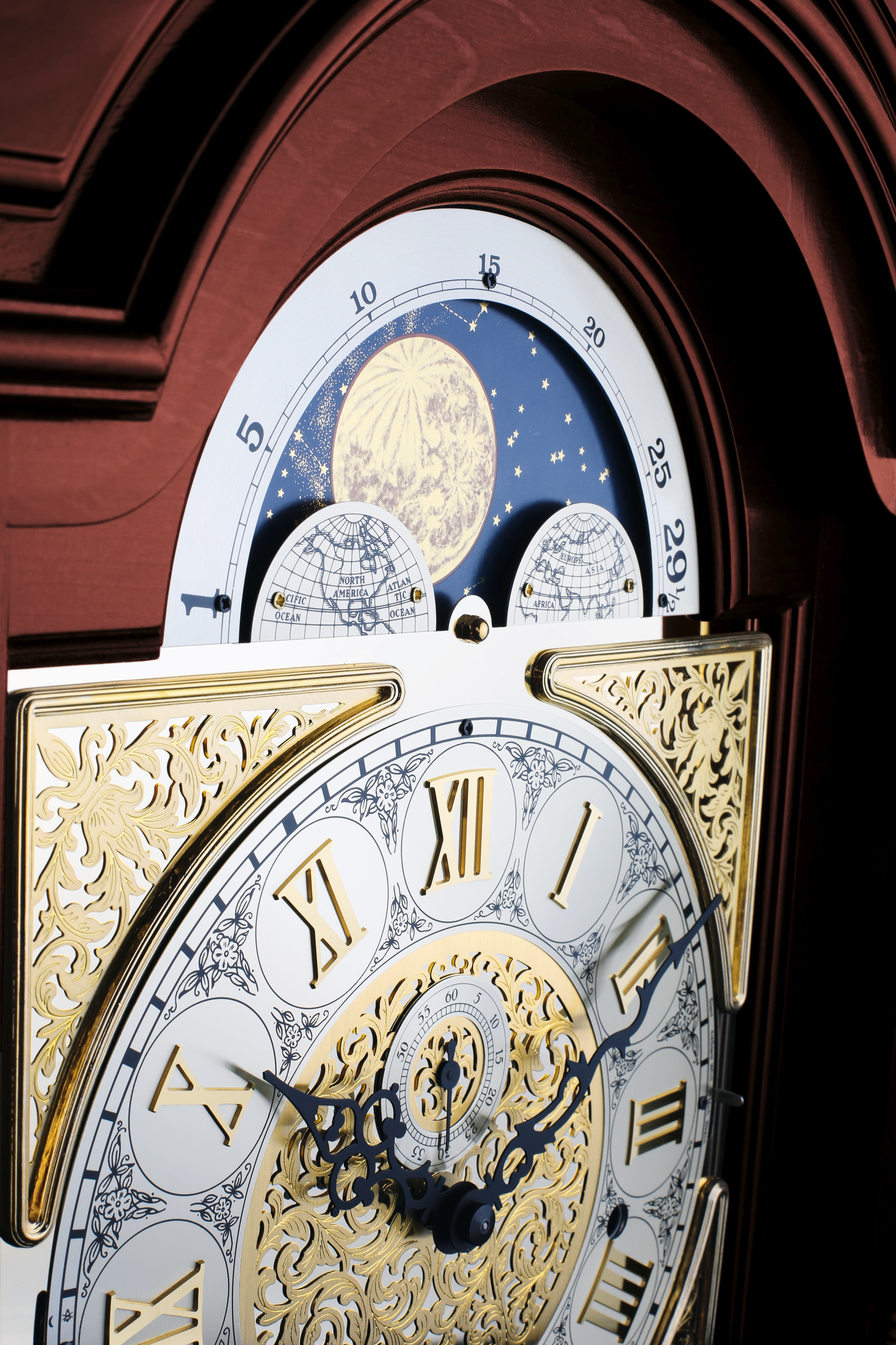 Longwood Grandfather Clock, sleek and slim – Hermle North America